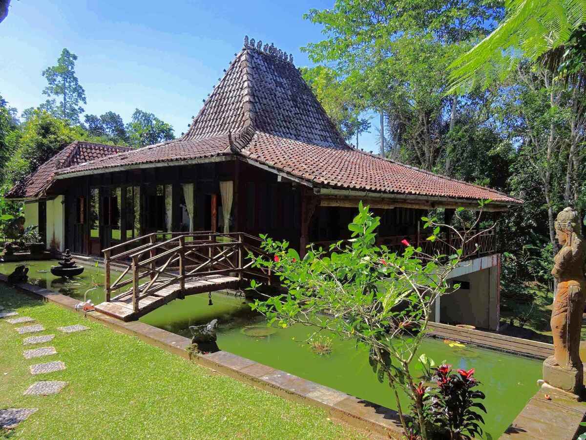 balicasa's tweet image. Traditional villa resort for sale: joglo, gladek &amp;amp; limasan houses on 1.3 ha freehold land, just 50 min north of Ubud.
Details: balicasa-properties.com/for-sale/ubud/…
#BaliProperty #UbudVilla #IndonesiaRealEstate