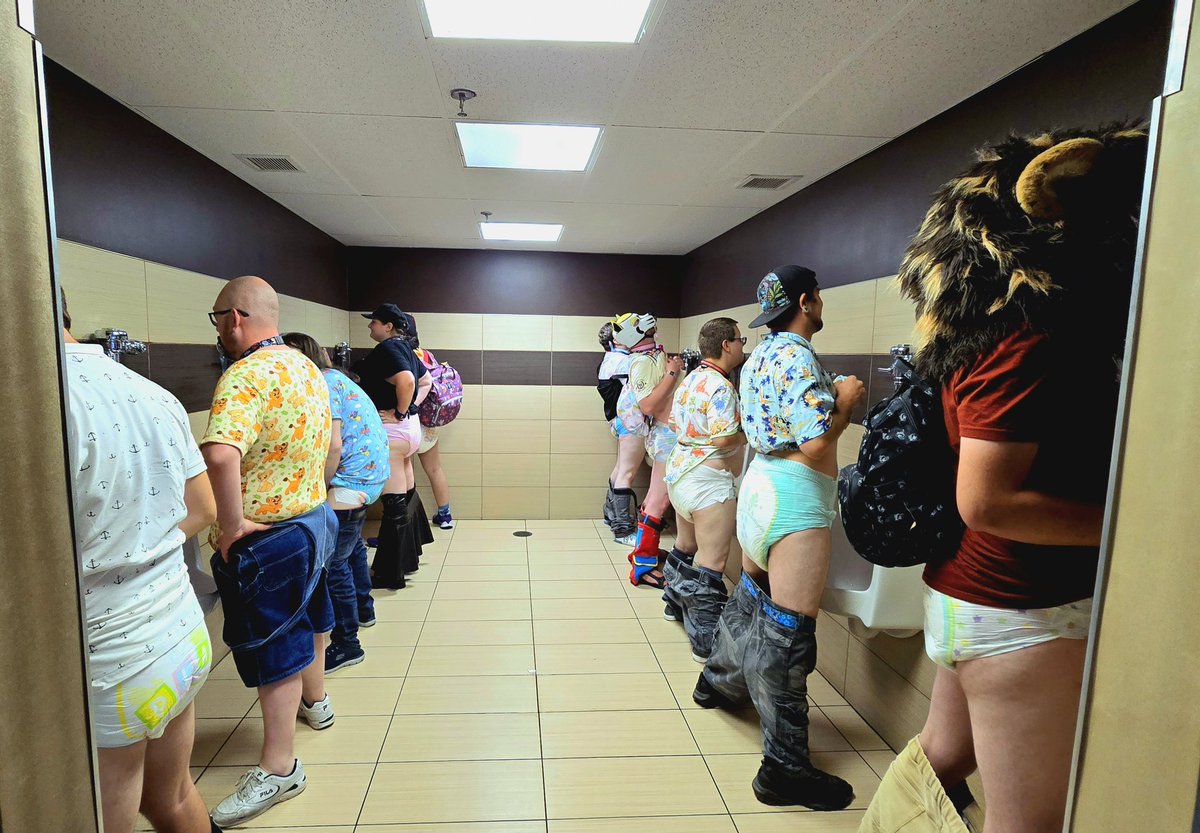 This is how you use the linear back rooms urinals at IFC right???

I think we're all doing it right?.... right?!?!?!

Please tell me is this the correct way to use them 😅😅😅