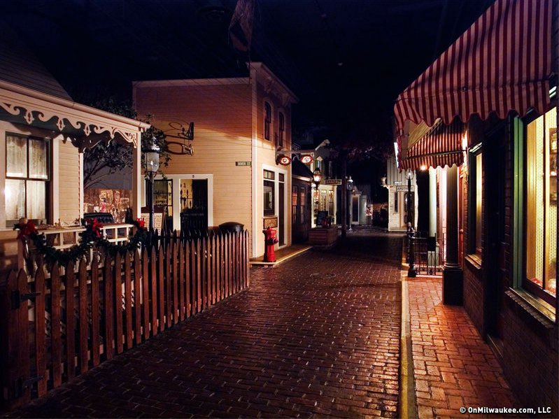 Since I was a child I dreamed of having an apartment in The Streets of Old Milwaukee which is a fake city in the Milwaukee Public Museum.