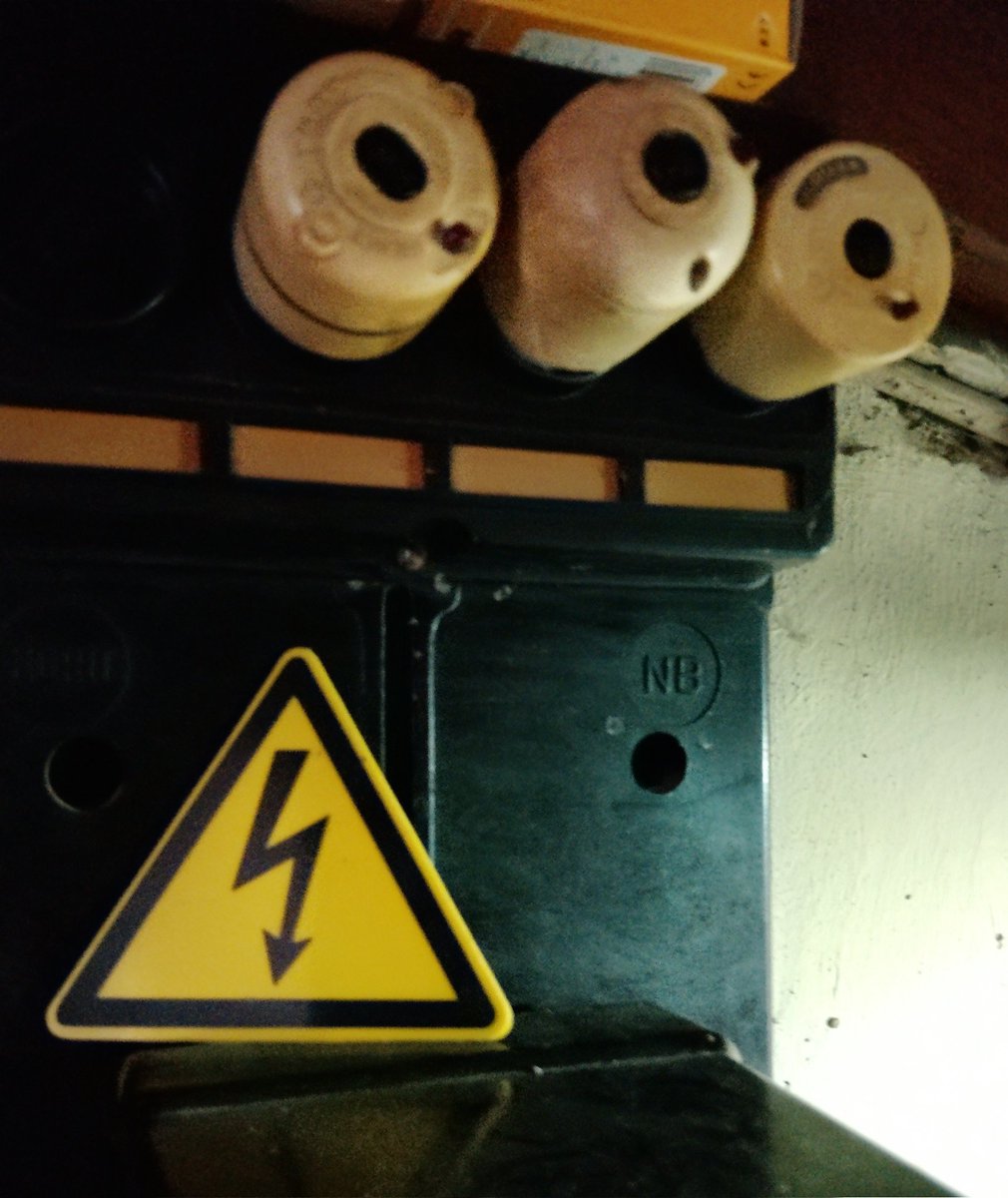 Nächte Woche soll der Stromzähler getauscht werden, ich freue mich schon richtig auf die Gesichter, wenn sie diesen alten Kasten sehen 

So einfach wird das wohl nicht werden
Da werden Kosten auf mich zukommen, die Mal wieder nicht eingeplant waren