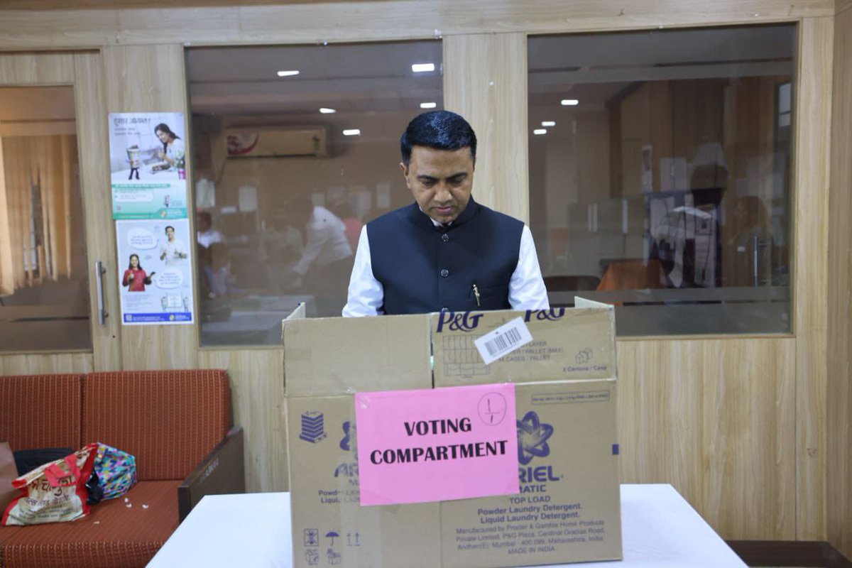 DrPramodPSawant's tweet photo. “बिना सहकार, नहीं उद्धार”

Pleased to cast my vote in the Goa State Cooperative Bank Election today.

Cooperatives play a vital role in empowering communities, fostering self-reliance, and driving inclusive development. Let us strengthen the cooperative movement for a Swayampurna & Atmanirbhar Goa.