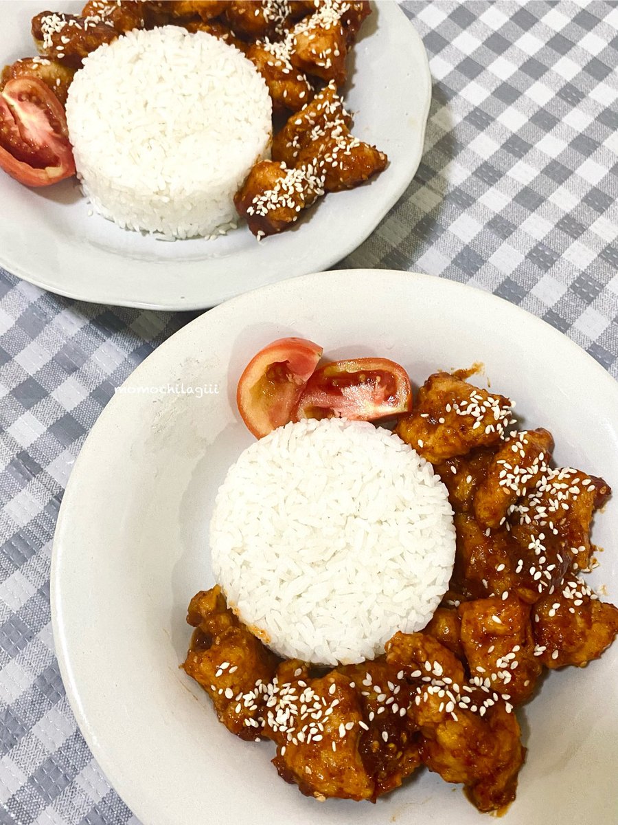 momocilagiii's tweet photo. Masaknya temanya #Weekend17an tapi masakannya ayam koreya🙃 gapapa yaa yang penting tetep merah-putih🇮🇩 https://t.co/yaGXT4DH8Z