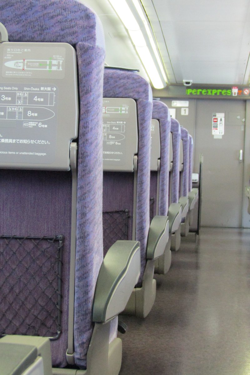 午前の収穫②　新大阪駅にて
500系で岡山まで。ハローキティ新幹線の代走でした。　
車内は貸切でした！