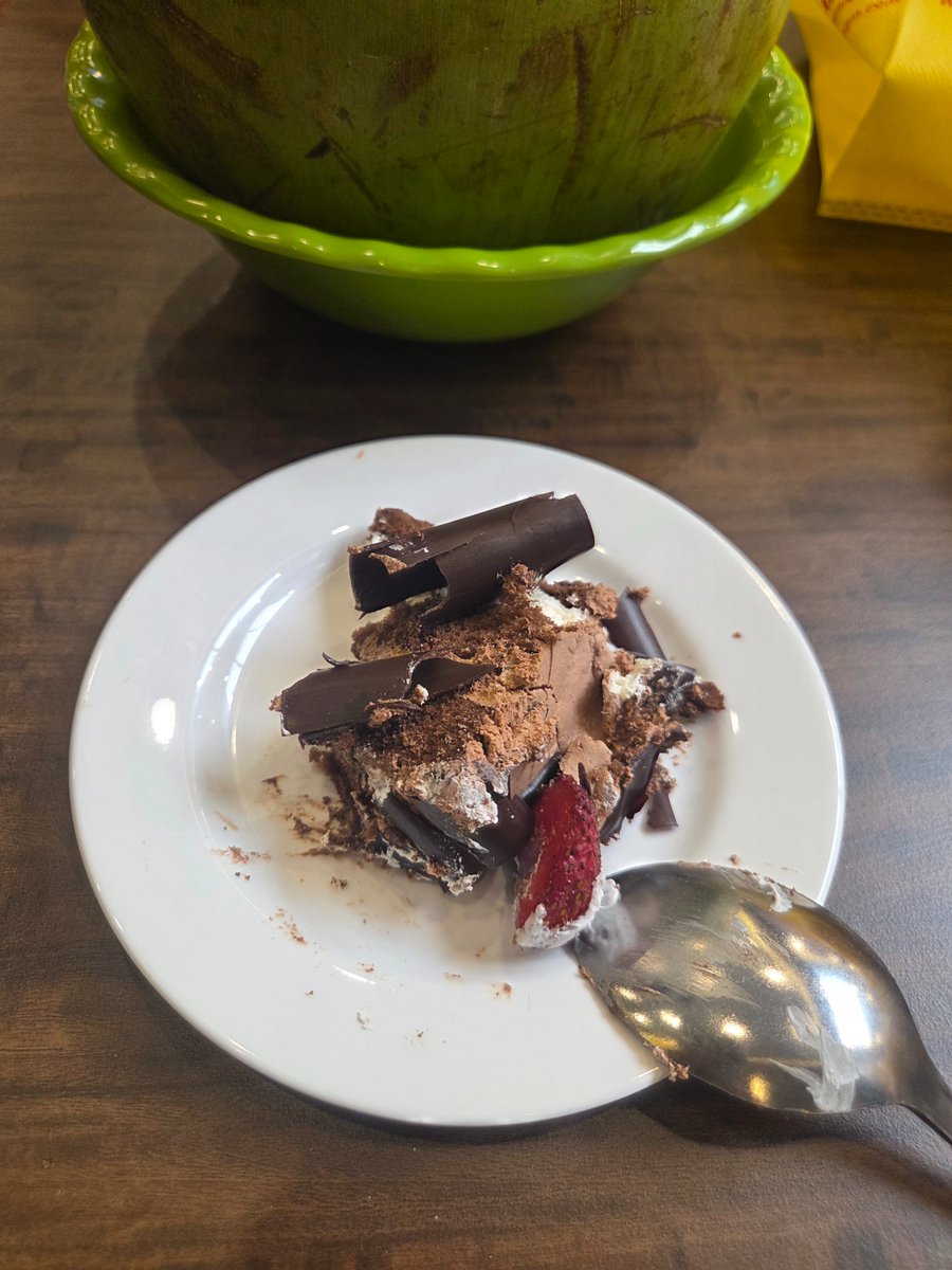 conicyntia's tweet photo. Ikut dapet kue dari customer yg ultah 🤏🏻 https://t.co/bA83qIZgpE