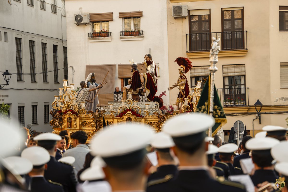La Sentencia (@am_lasentencia) on Twitter photo Domingo y la Coronación. Domingo y la Coronación.