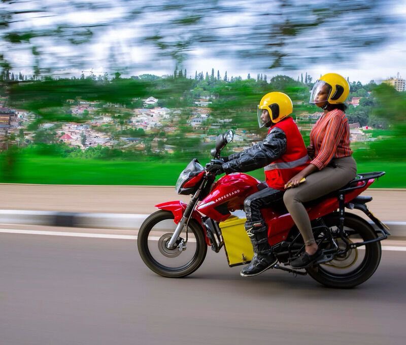 Kuri wowe niki gitera impanuka za Moto ?
1 .Umuvuduko mwinshi ?

2.Kuba abazitwara abenshi nta burambe bafite ?

3 . Kubera imodoka zigendera nabi Moto ?