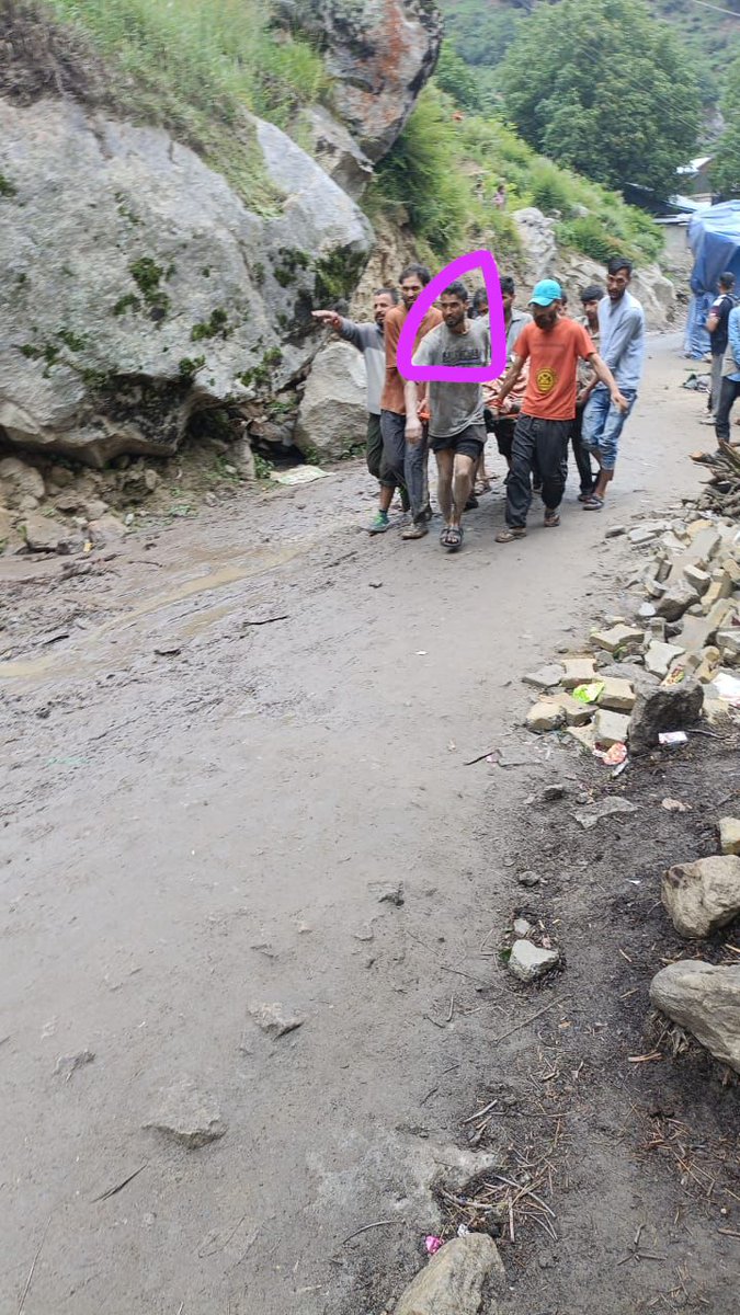 Arif Rashid, a daily-wage driver of 108 ambulance &amp; one of first responders to Kishtwar (cloudburst) tragedy extricated &amp; ferried scores of dead &amp; injured. For the last four days, he is labouring on. He is a shining example of humanity - placing self in risk to save victims.