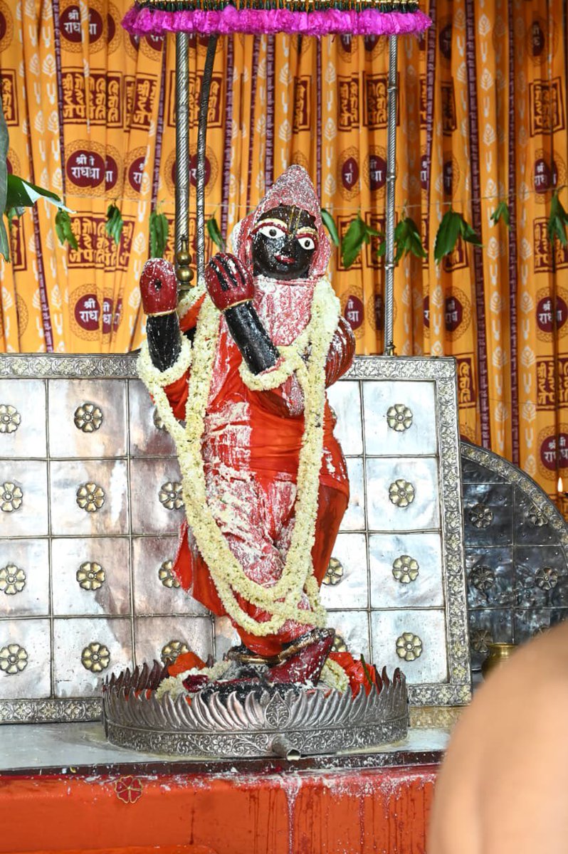 SriPundrik's tweet image. Govind Dev Ji Janmotsav Abhishek 2025🦚
|| Sri Pundrik Maharaj ji and Shrimati Renuka Ji attended the Janmotsav Abhishek of Govind Dev Ji at 12 am ||

#Govinddevji #janmashtami2025 #Vrindavan #sripundrik #radharaman