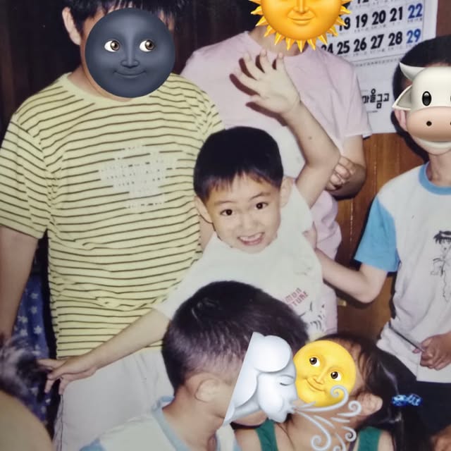 TheTKGlobal's tweet photo. 📸| 250817 | Taehyung (thv) Instagram Post Update

Taehyung posted a montage of his childhood and current pictures! 

🐯: 👶🏻25 years later👨🏻

Song: Baby! by Dijon
(https://t.co/gAYXVDfnIe) https://t.co/QonBBO3rW8