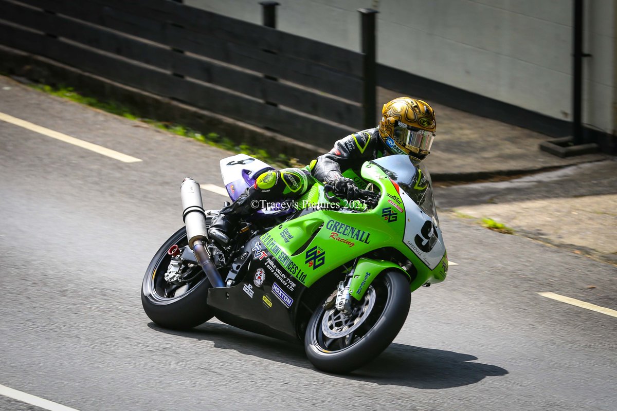 TraceysPics's tweet photo. @ManxGrandPrix kicks off today, and the classic TT later in the week... Grant Thomson the first of the 29 Newcomers sporting our sticker @Jim_Hunter_MGP #backanewcomer Fast and safe everyone 😀❤️🇮🇲🇮🇲 https://t.co/Sgg6ZBpLkj