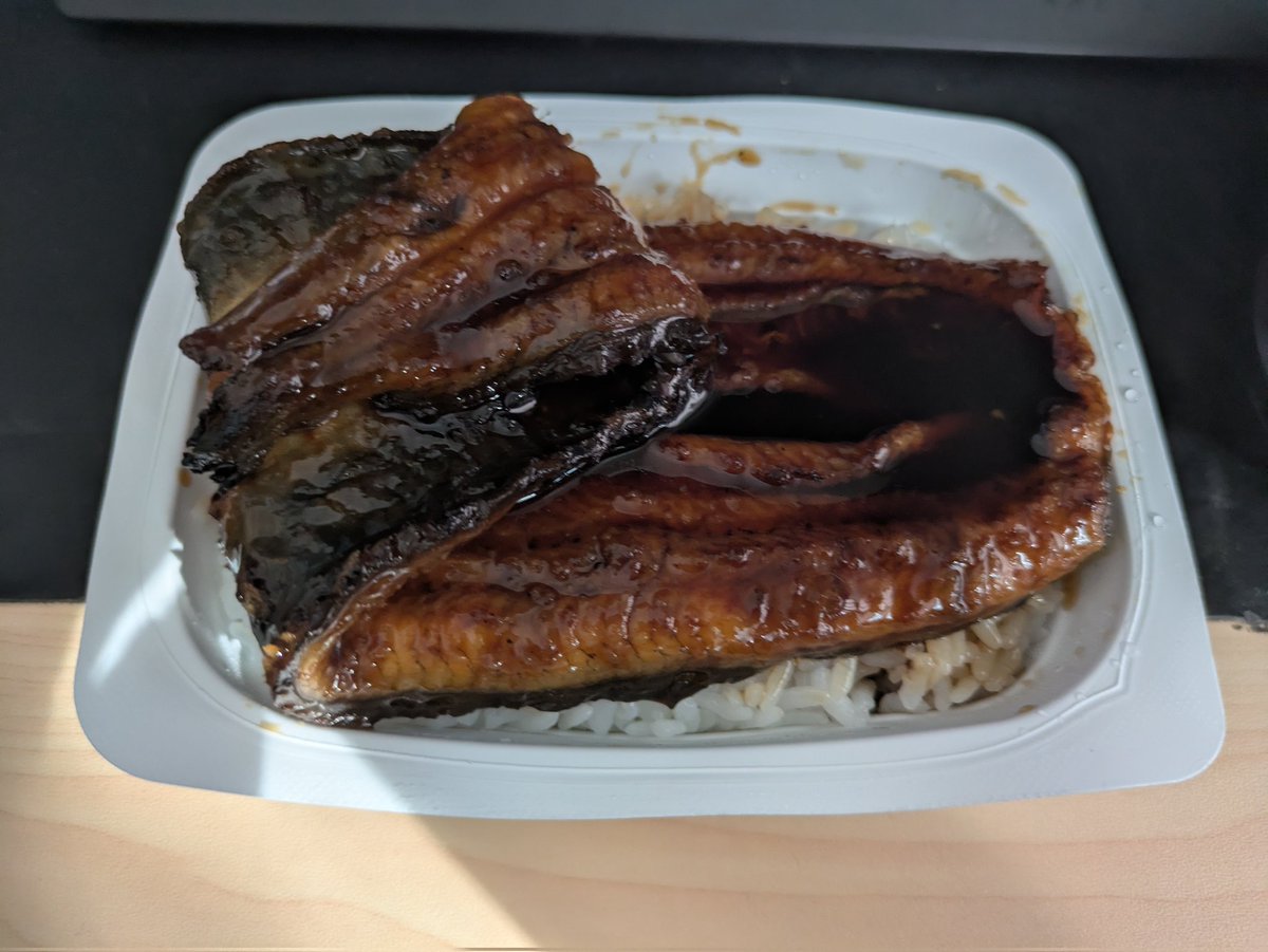 #ヒダドリ・ランチ
うなぎ一本頂きます😍