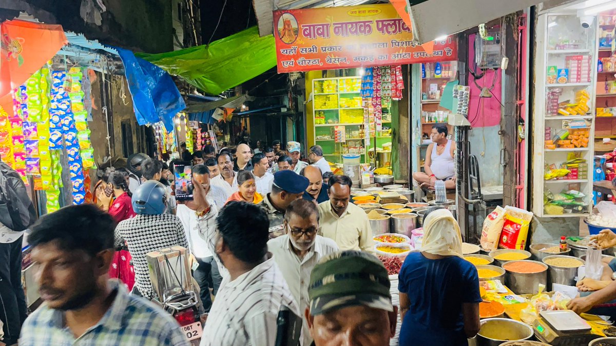 झरिया सब्जी पट्टी झरिया निवासी श्री दीपू साहू जी के पूज्य पिताजी के निधन का समाचार पाकर उनके आवास पर जाकर उनसे भेंट की एवं शोक-संवेदना प्रकट की।ईश्वर से प्रार्थना है कि दिवंगत आत्मा को चिरशांति प्राप्त हो तथा शोकाकुल परिवार को यह दुःख सहन करने की शक्ति मिले।

🙏 ॐ शांति ॐ 🙏
#SR