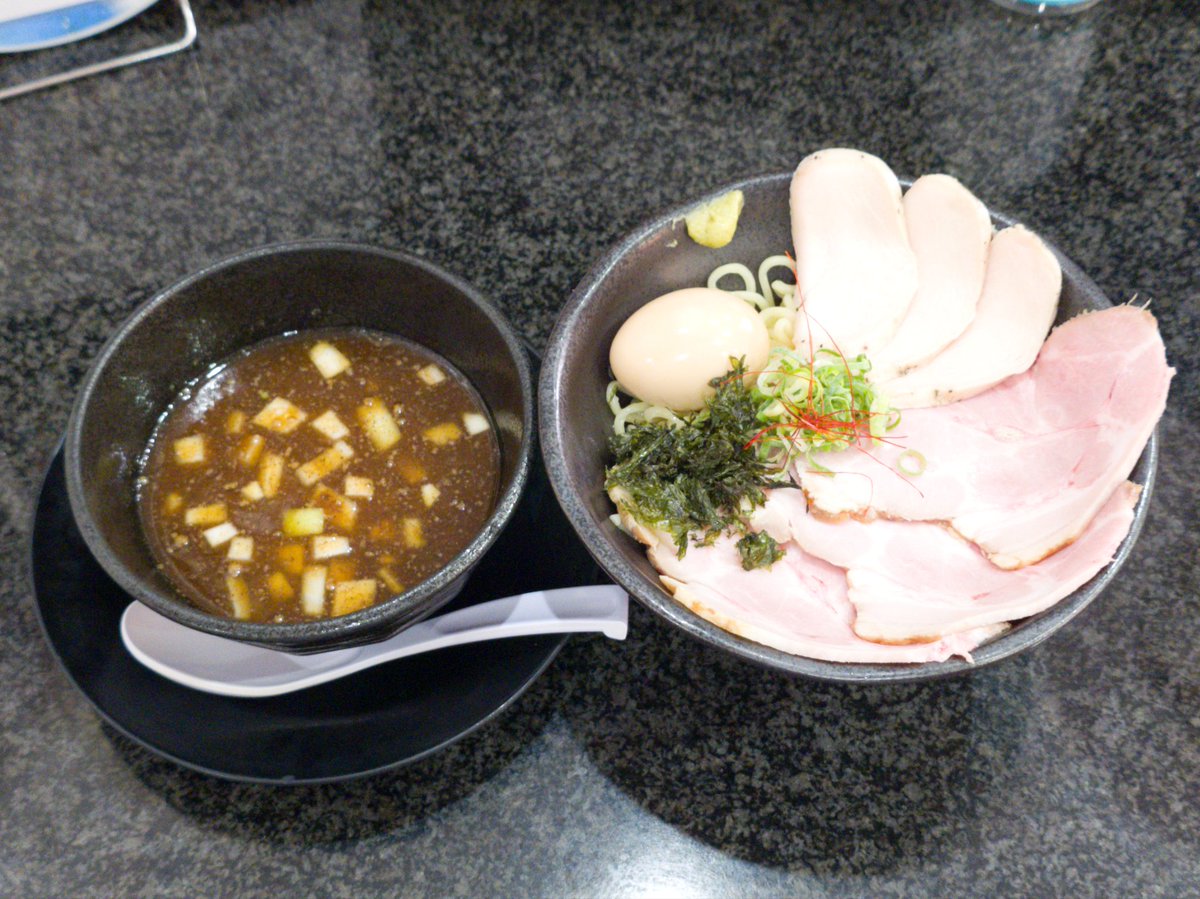 kazuki_98's tweet photo. 特製淡麗煮干の冷やしつけ麺濃厚鶏担々麺 (扶桑町 RAMEN光鶏 @310Ramen) 

山わさび塩ラーメン＆やきそば弁当をお届けがてら、愛知戻って早々の光鶏さん(笑)
まだ食べてない限定の冷やしつけ麺。

暑い日には冷たいものに限る…。

#冷やしつけ麺
#淡麗煮干の冷やしつけ麺
#RAMEN光鶏
#光鶏 https://t.co/bfbc7HBlJh