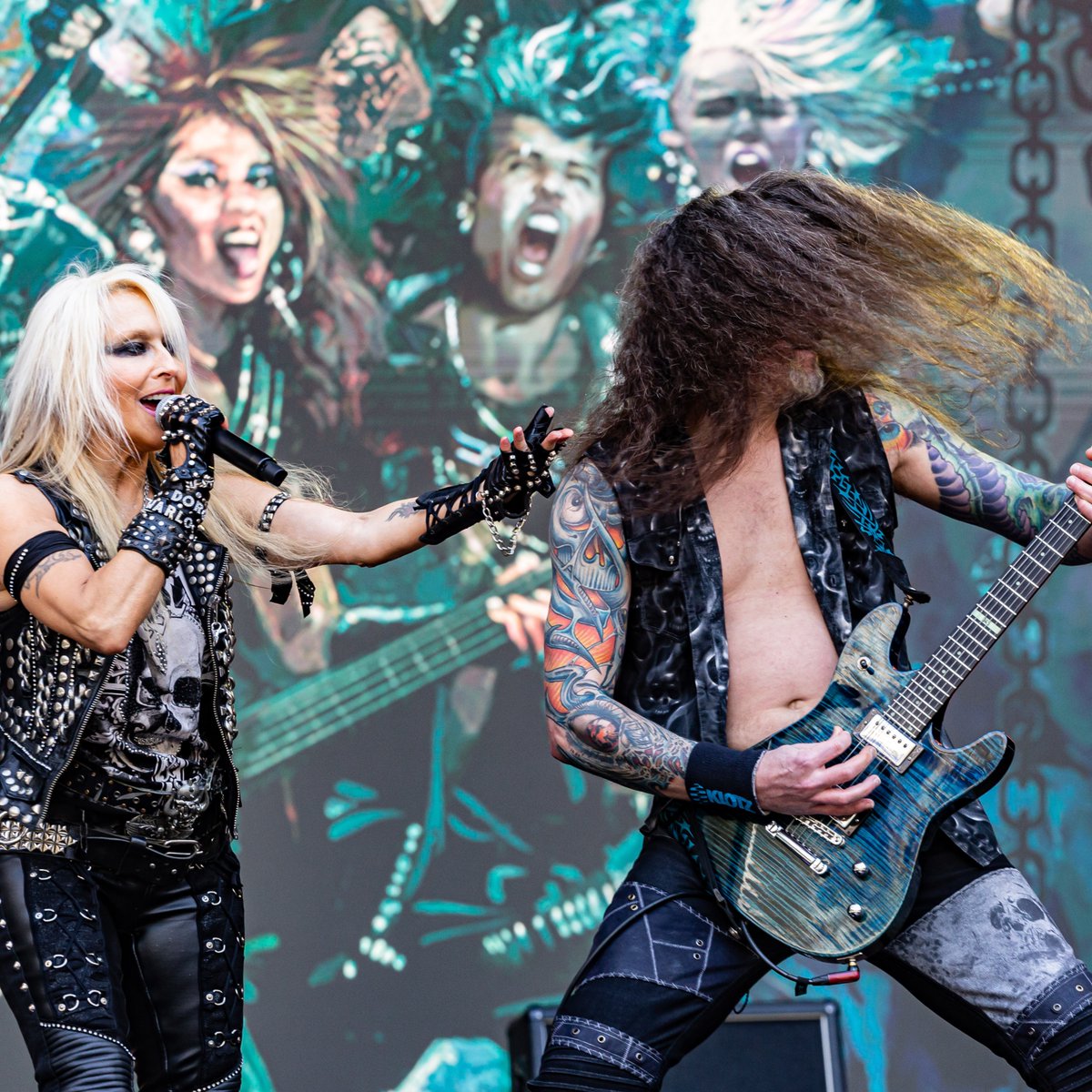 DoroOfficial's tweet photo. A very #HappyBirthday to our wild animal on guitar, the one and only #BasMaas!
🤘💪❤️🙏
#Love, #Doro Pesch
-
📸 Doro / Bas by #GustavoDiakov 
📸 Bas by #JochenRolfes 
Thanks!

#doropesch
#conqueress
#warlock
#allformetal
#allweare https://t.co/3JHly4PGn7