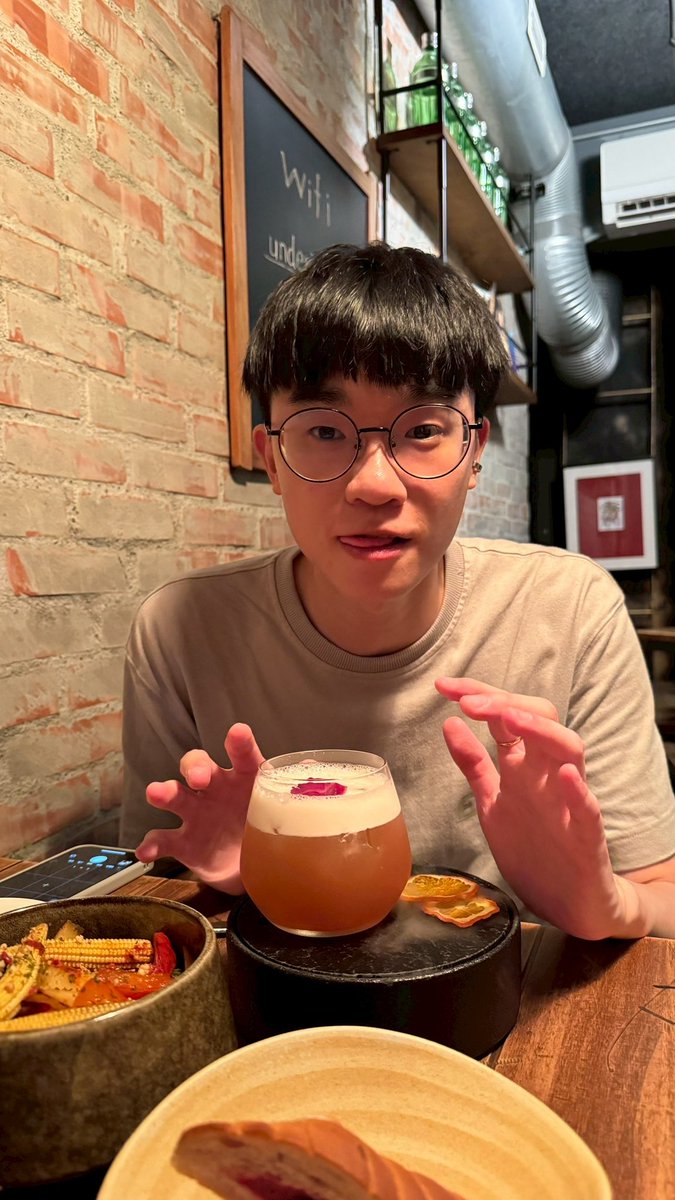 喝完這杯我就被帶回飯店了
(應該是飽睏不是喝醉)