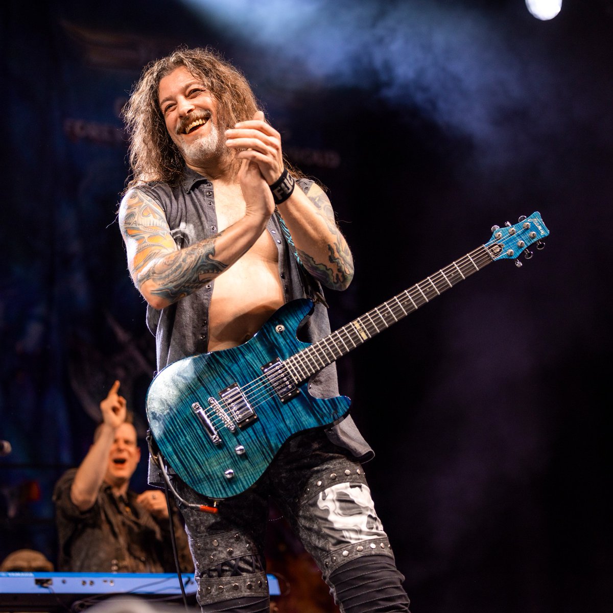 DoroOfficial's tweet photo. A very #HappyBirthday to our wild animal on guitar, the one and only #BasMaas!
🤘💪❤️🙏
#Love, #Doro Pesch
-
📸 Doro / Bas by #GustavoDiakov 
📸 Bas by #JochenRolfes 
Thanks!

#doropesch
#conqueress
#warlock
#allformetal
#allweare https://t.co/3JHly4PGn7