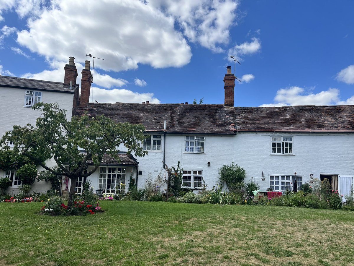 angelaproudnan's tweet image. Hello Sunday Morning…
#cottages #village #weekend #sundayvibes #sundaythoughts #Weather