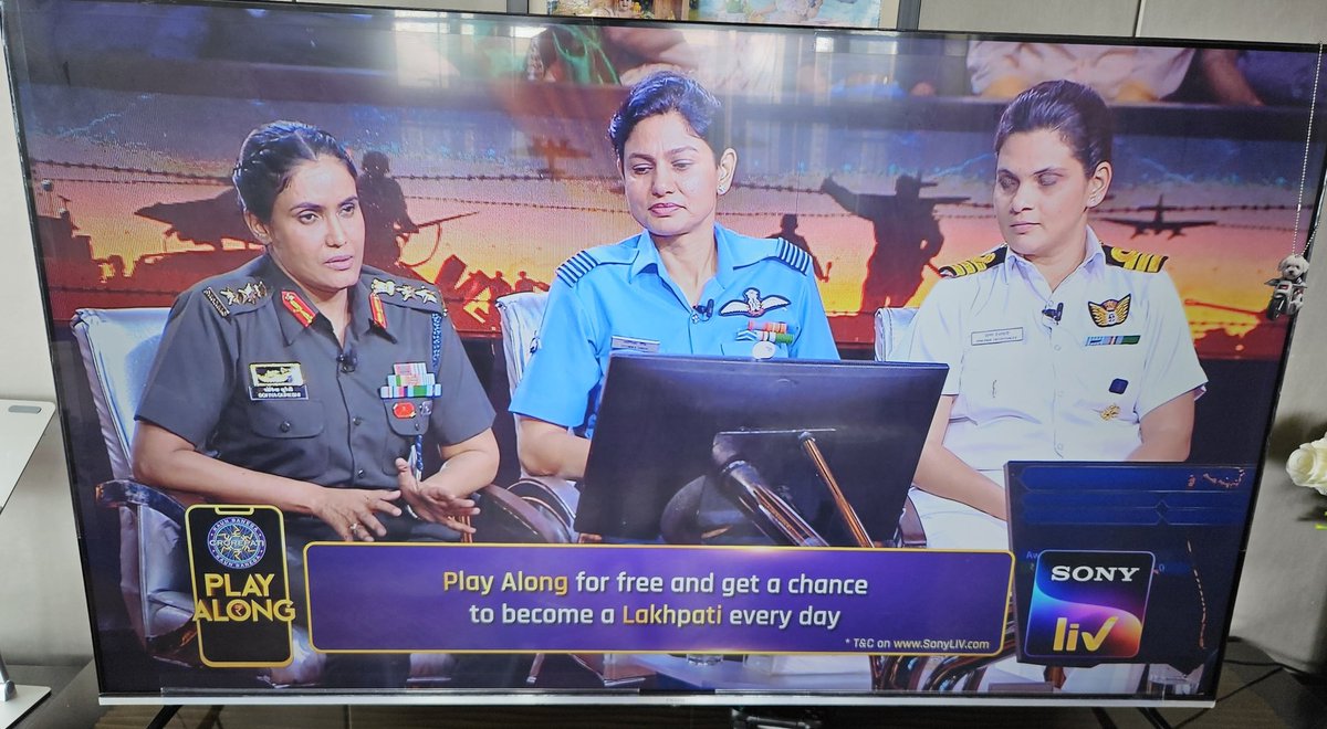 Ab_Machine's tweet image. The recent KBC that showed 3 Defence women is nothi g but a message to reinstate confidence in Indian defence and restart the Kashmir tourism like last year. Dont hear any political bast*** and chamchas politicising it . I am booking my tkt for Kashmir for this October. Jai hind