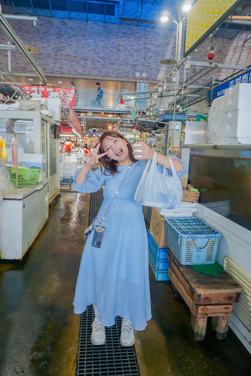 ayakaikeda0214's tweet photo. おはー！！！
唐戸市場に行ってきました！！

 #福岡 #唐戸市場 #タレント https://t.co/OE0TCagt93