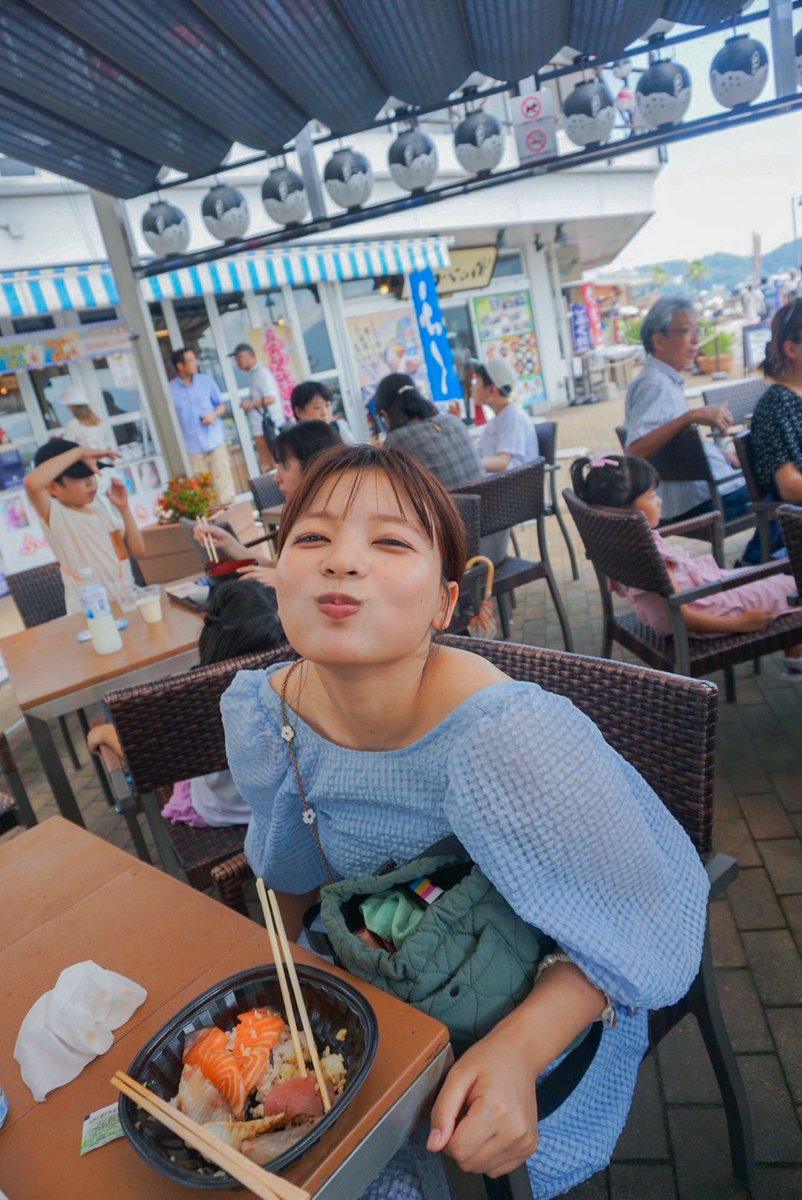 ayakaikeda0214's tweet photo. おはー！！！
唐戸市場に行ってきました！！

 #福岡 #唐戸市場 #タレント https://t.co/OE0TCagt93