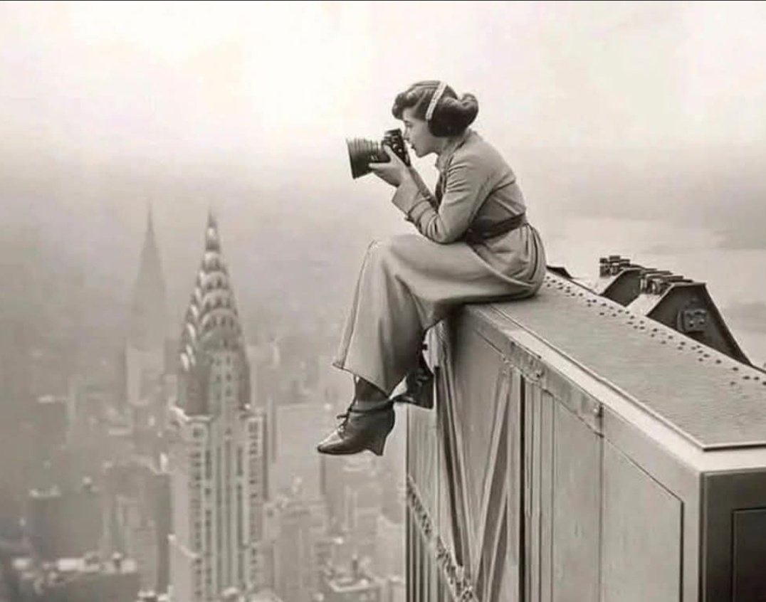 Az kişiyle muhatap oluyorsan,çok kişiyi çözmüşsün demektir.
          Sevgimle ❤️
#pazar #Günaydın #izmir