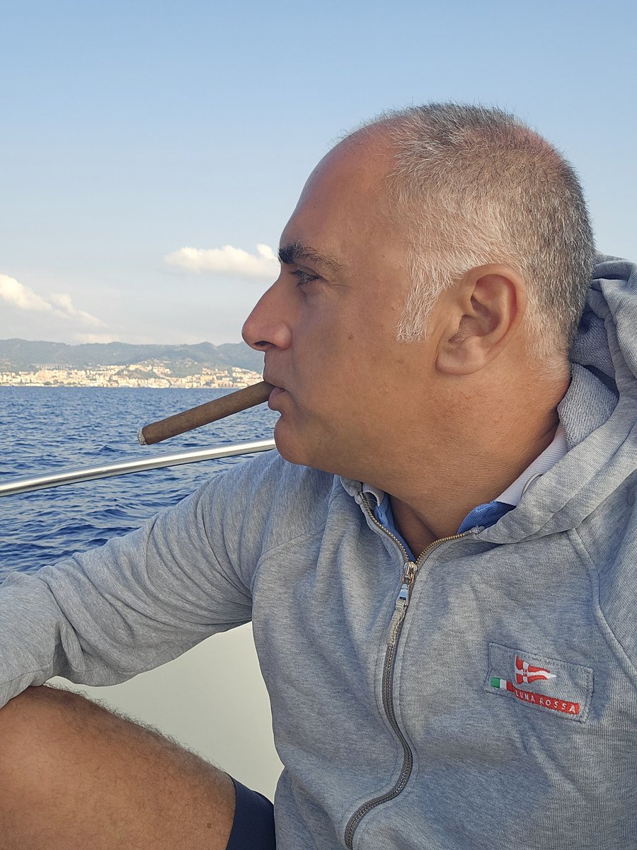 GiorgioDAgui's tweet photo. Ponte si o Ponte no? Questo è il dilemma! Intanto ... navighiamo a vista. #pontesullostretto  #season2025 #StrettoDiMessina #lostrettoindispensabile #agosto2025 #ioniansea #TyrrhenianSea #relax #boat #fisherman https://t.co/LbJ82J0u20