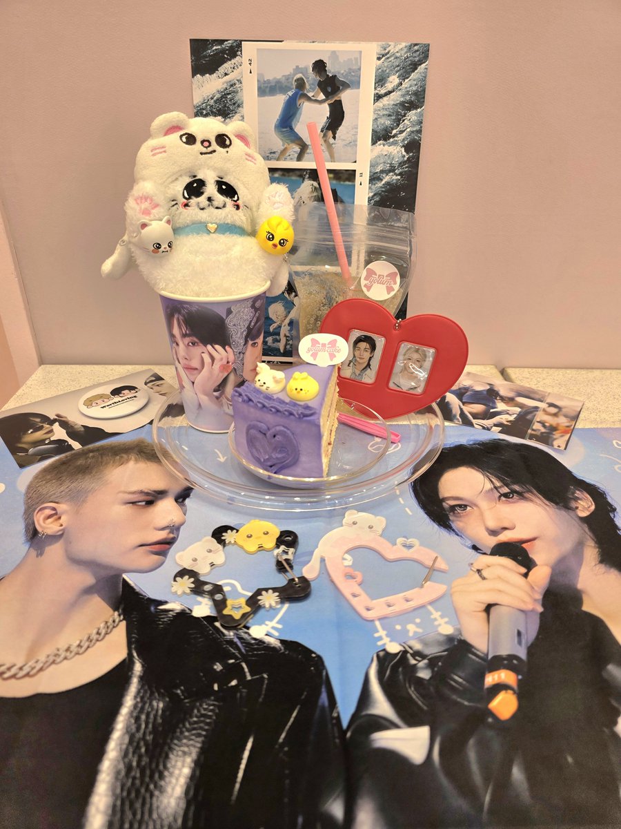 ラキドロで欲しかったやつ
ヒョンリクスのスローガン当たった😭😭😭
可愛いカラビナと缶バも❤
素敵な企画をありがとうございます！
#StrayKids
#ヒョンジン #フィリックス 
<a href="/yolumlovesyou/">여름♡cafe yolum</a> さま♡
 <a href="/sceacel/">Shackle🧊</a> さま♡
<a href="/WorthLoving_HF/">WorthLoving</a>  <a href="/deogratias_hf/">Deo Gratias</a> さま♡