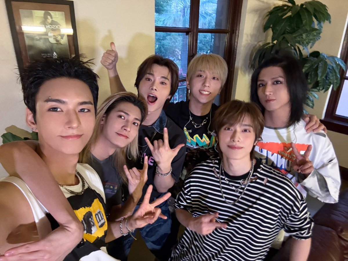 Xdinary Heroes tweet media