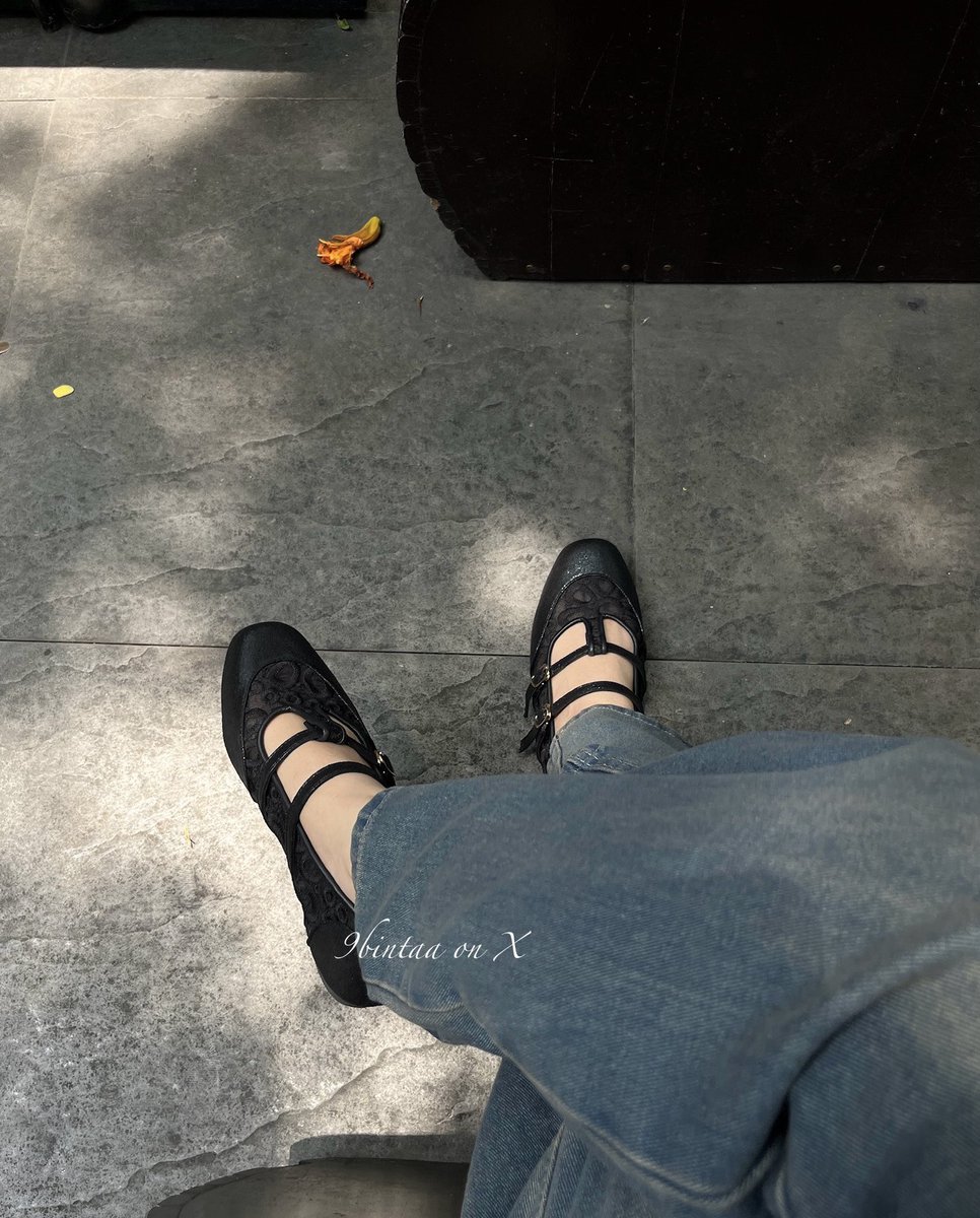 9bintaa's tweet photo. PRETTY THINGS I DON’T REGRET BUYING :

best quality footwear local brand 💯👍🏻 https://t.co/qbIoBfBDIV