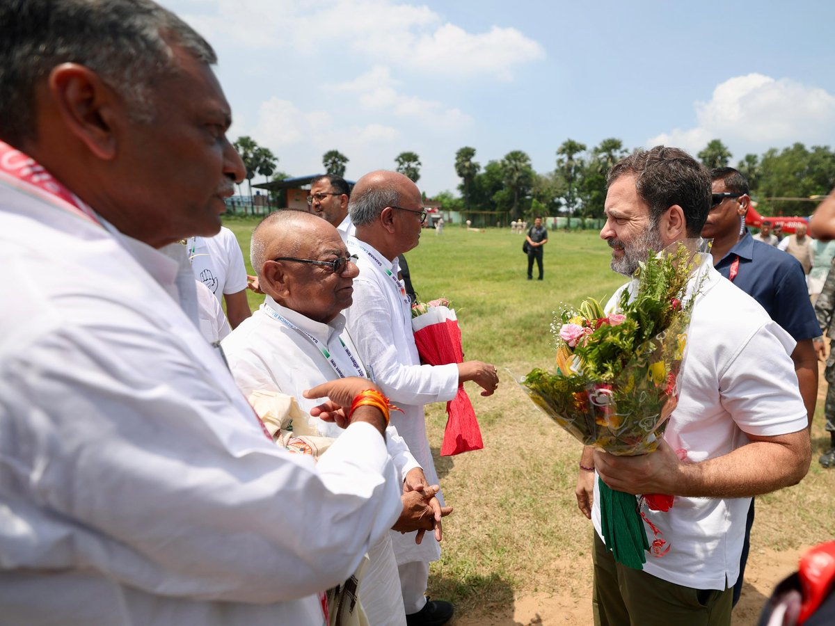 नेता विपक्ष श्री <a href="/RahulGandhi/">Rahul Gandhi</a> जी #Sasaram #Bihar पहुँचे … 

#VoterAdikharYatra