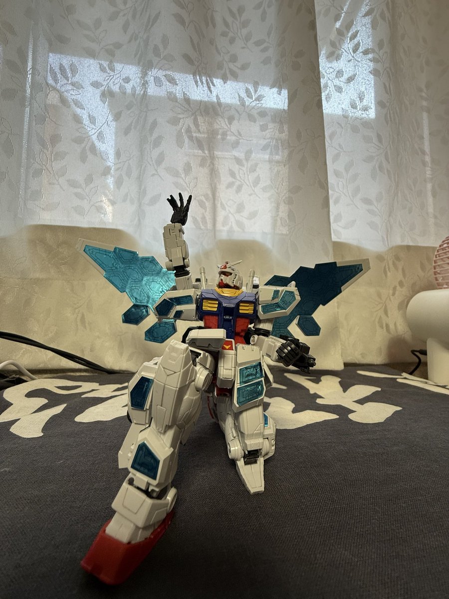 lickeider's tweet image. どこへ出かけるでもないので万博ガンダム完成させたー！
#万博ガンダム 
#RX78F00
#entrygrade
