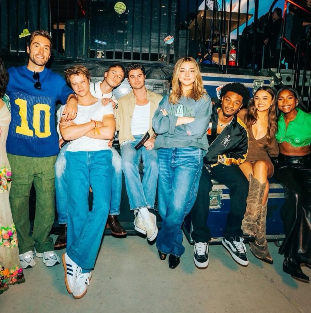 slutforpogues's tweet photo. last time they were all together btw https://t.co/c03sDmbjOH