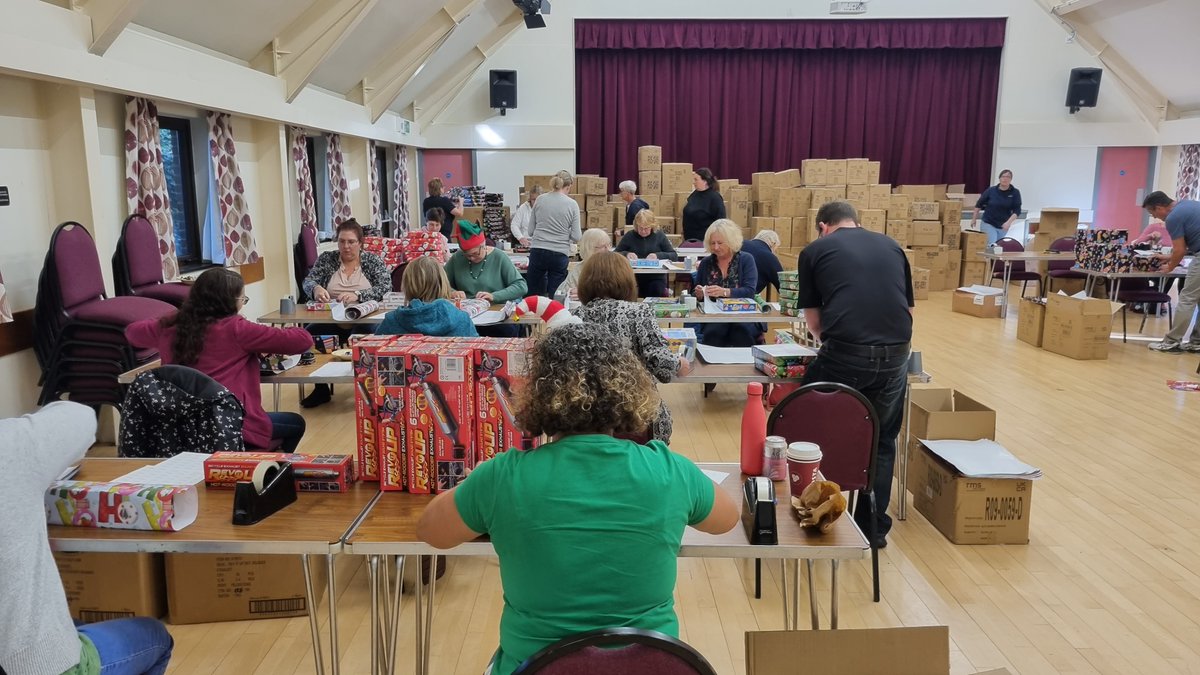 TheBuddingFD's tweet image. Do you get restless hands in Autumn? We have solution! Volunteer present wrappers needed for @TatesGCs #sussex #charity #christmas #santa #grottos! Big Wrap at Adastra Hall in #Hassocks 9am Sunday 26 October ​​​​To volunteer half/full day email: clive@thebuddingfoundation.co.uk🎁