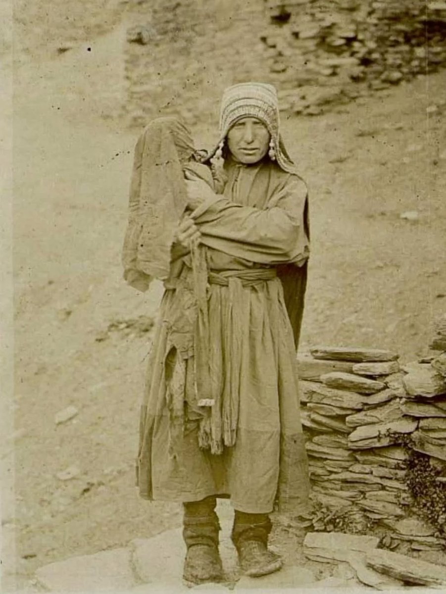 A Dido woman with a child. The village of Asakh. Dagestan province, 1900.

The Didois (also known as the Tsuntins or Tsezis) are one of the Dagestani peoples of the Avar-Andi-Tsez group.