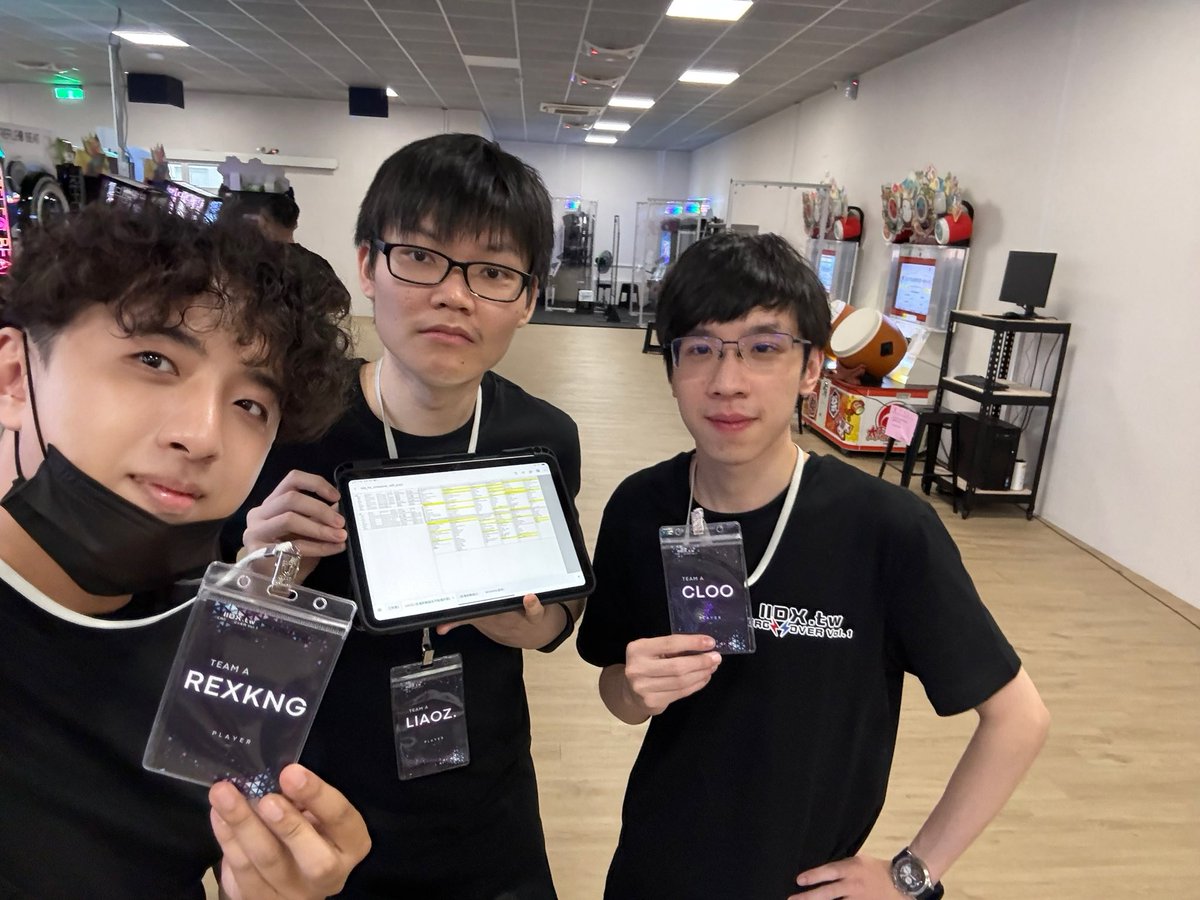Rex_Keng's tweet photo. #IIDXTW

台灣第一次舉辦同時也是被邀請參加BPL類型的交流賽

一開始還覺得我的程度真的夠格跟@cloo_iidx @LIAOZ2 雙大將同隊嗎😂
但其實沒有想到能打到決勝甚至幫團隊拿到一半的積分讓團隊優勝…！

獲得多方的肯定其實還是滿高興的
之後也會繼續精進下一屆再切磋💪 https://t.co/5DK2cf4M0z