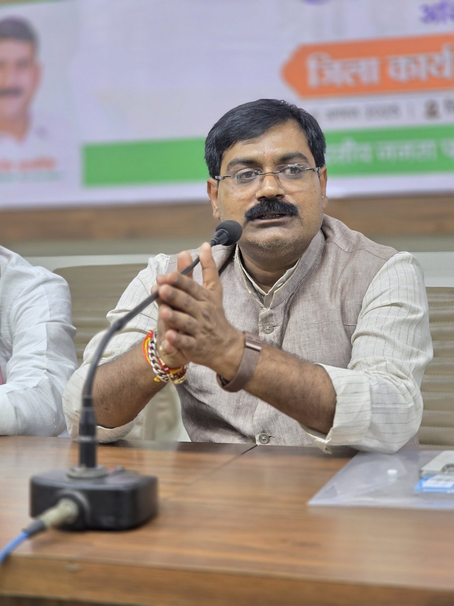 vikaschauhanbjp's tweet photo. आज जिला कार्यालय बुलंदशहर पर मीडिया , आई. टी. व सोशल मीडिया कार्यकर्ताओं के प्रशिक्षण हेतु जिला कार्यशाला आयोजित की गई...
  कार्यशाला में मुख्य अतिथि क्षेत्रीय आई. टी. संयोजक श्री अम्बर स्वामी जी, पार्टी पदाधिकारी व कार्यकर्ता उपस्थित रहें....

#BJP4IND 
#BJP4UP https://t.co/wcciu2VcVq