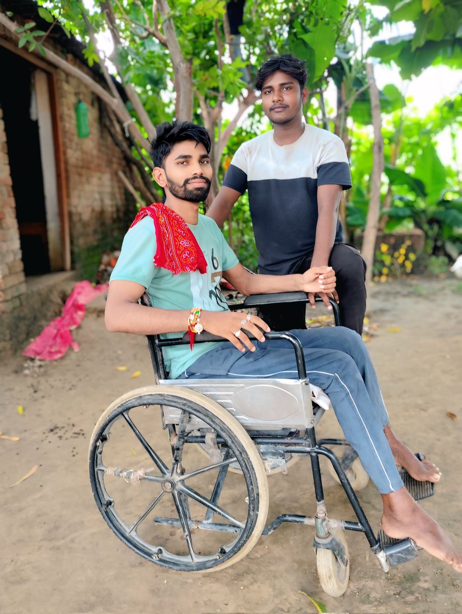 मेरी अधूरी कहानी ࿐★ (@krishna48809571) on Twitter photo मैं स्तंभ होकर भौतिक मानचित्र को लगभग दस मिनट से ताक रहा था। फिर एकदम से याद आया कि भविष्य किसने देखा? मुझे नहीं करनी कल की चिंता। मैं आज में जीता हूं और आज में मरता हूं। काफी वक्त से मैं अतीत के घाव ढो रहा थाख़ैर काफी लम्हें रोने के बाद समझ आया, जिंदगी क्षणिक है हंसते रहना होगा। मैं स्तंभ होकर भौतिक मानचित्र को लगभग दस मिनट से ताक रहा था। फिर एकदम से याद आया कि भविष्य किसने देखा? मुझे नहीं करनी कल की चिंता। मैं आज में जीता हूं और आज में मरता हूं। काफी वक्त से मैं अतीत के घाव ढो रहा थाख़ैर काफी लम्हें रोने के बाद समझ आया, जिंदगी क्षणिक है हंसते रहना होगा।