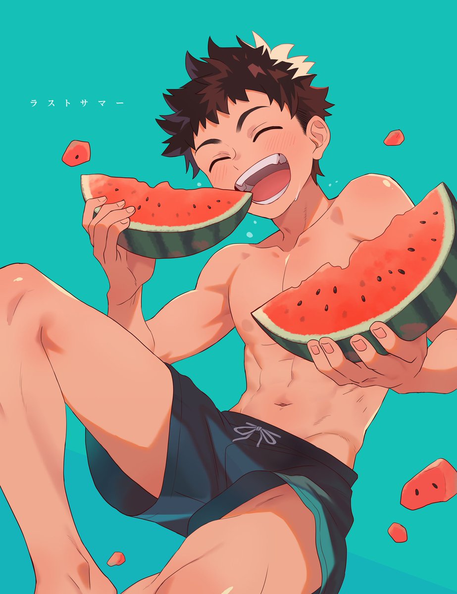 瓦屋根の下で爽涼と扇ぐ🍉