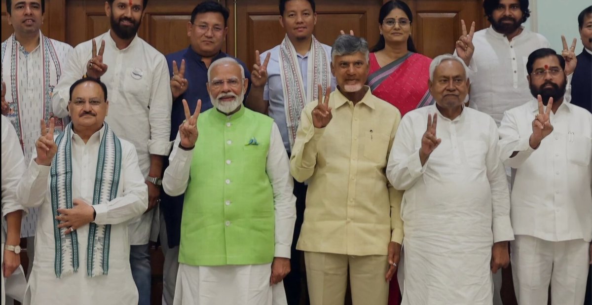 #NDA पार्लियामेंट्री बोर्ड की बैठक 19 अगस्त को सुबह 9:30 बजे संसद परिसर में होगी. इसमे उपराष्ट्रपति उम्मीदवार के नामांकन और वोटिंग को लेकर रणनीति तैयार होगी.
संभावना है उसी दिन #NDA उपराष्ट्रपति पद के उम्मीदवार अपना नामांकन Dदाखिल करे.
#NarendraModi
#vicepresidentofindia
#Varta24
