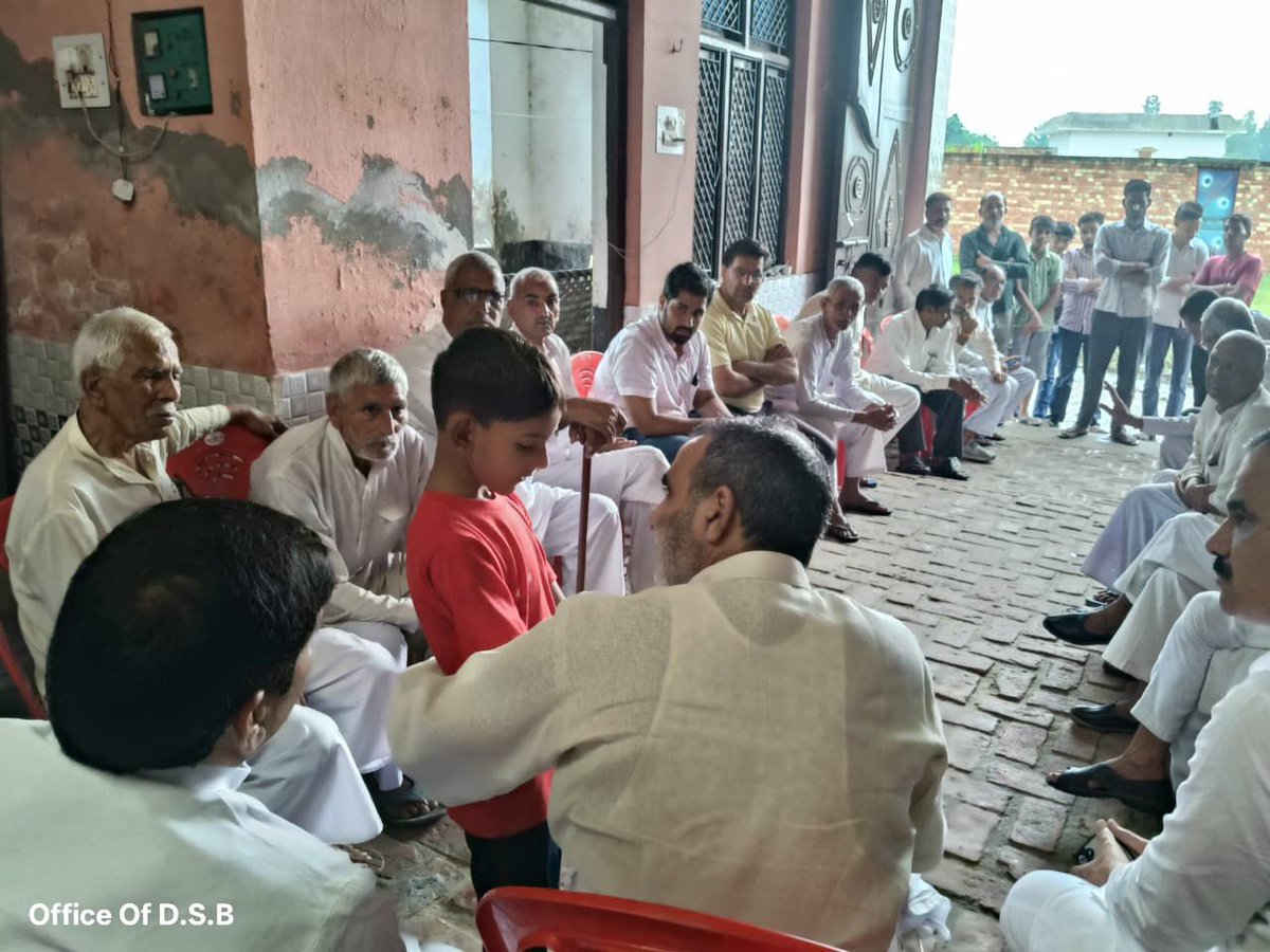 drsanjeevbalyan's tweet photo. “वीरता ही अमरता का सेतु है”

आज अपने जनपद मुज़फ्फरनगर के ग्राम मखियाली (चाँदपुर) पहुँचकर, अरुणाचल प्रदेश में असम राइफल्स में राष्ट्र-रक्षा के पावन दायित्व का निर्वहन करते हुए शहादत प्राप्त करने वाले हमारे अदम्य योद्धा राहुल चौधरी को कृतज्ञ श्रद्धांजलि अर्पित की | https://t.co/EDxQj4AAlR