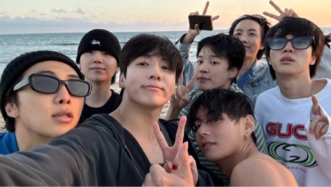 yanındakilerin sana iyi gelmesi çevrendekilerin pozitif enerjisinin sana da geçmesi veya tam tersi namjoon bu konu hakkında acil konuşalım ara beni