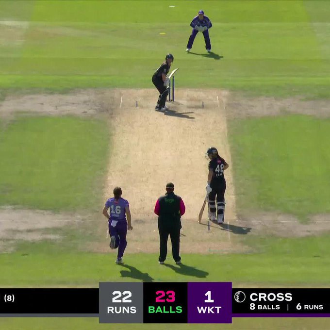 It's the big wicket of Beth Mooney! 🤯  Kate Cross is on fire! 🔥