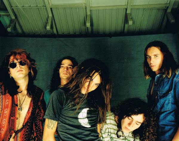 'Buenas noches Rose' - Disponible bajo demanda en Movistar Plus +. El documental repasa la trayectoria del grupo con el testimonio de los cinco componentes, periodistas, amigos y músicos. wp.me/pa7I1P-A8G