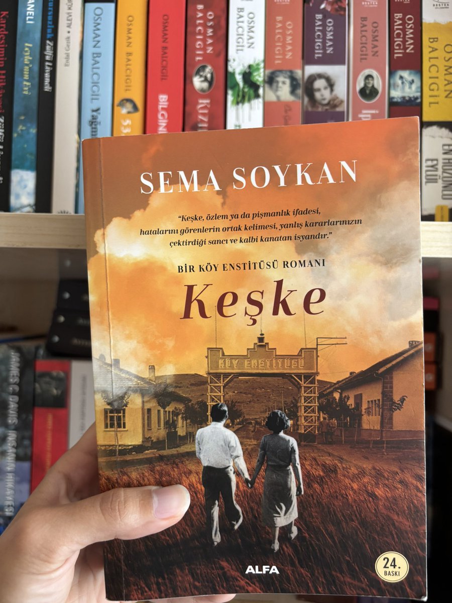 Köy enstitülerinin önemi,
Birilerinin işine niçin gelmediği,
Kapattırılmasalardı şuan ülkemizin geleceği seviye o kadar güzel anlatılmış ki. 
Her sayfada insan gerçekten ‘keşke’ diyor. 
#semasoykan #keşke