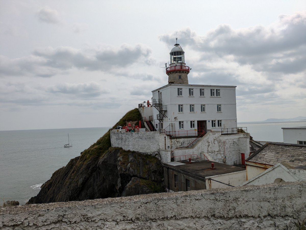 This weekend 📡 North Dublin Radio Club EI0NDR will be on the air from Baily Lighthouse (IE0025), Howth for International Lighthouse &amp; Lightship Weekend!
Visitors welcome Sat 16th &amp; Sun 17th 🌊💡 #ILW2025 #HamRadio #Dublin