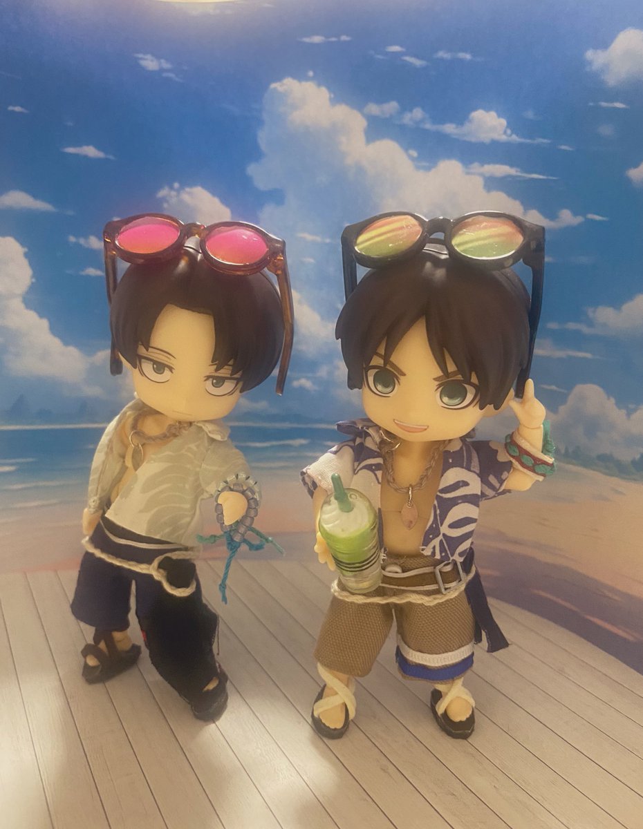 jHtFNKLo86kbTJS's tweet image. リヴァイさんは白アロハ&amp;amp;ピンクグラサンバージョン