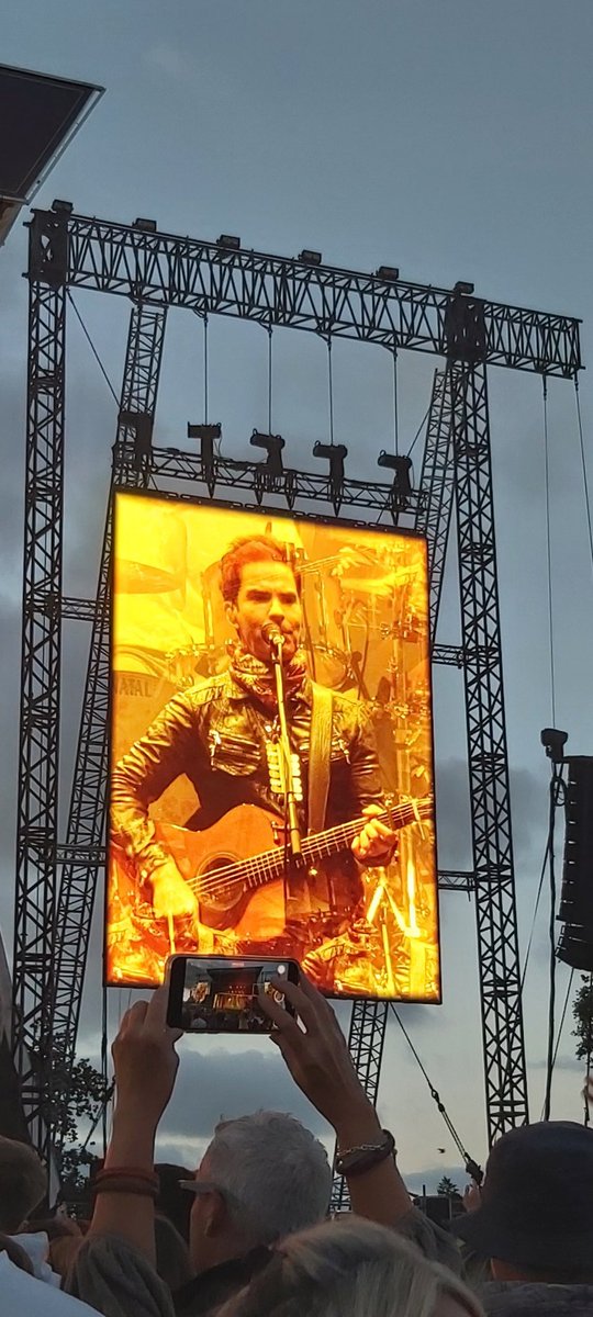 Paul Eele tweet media