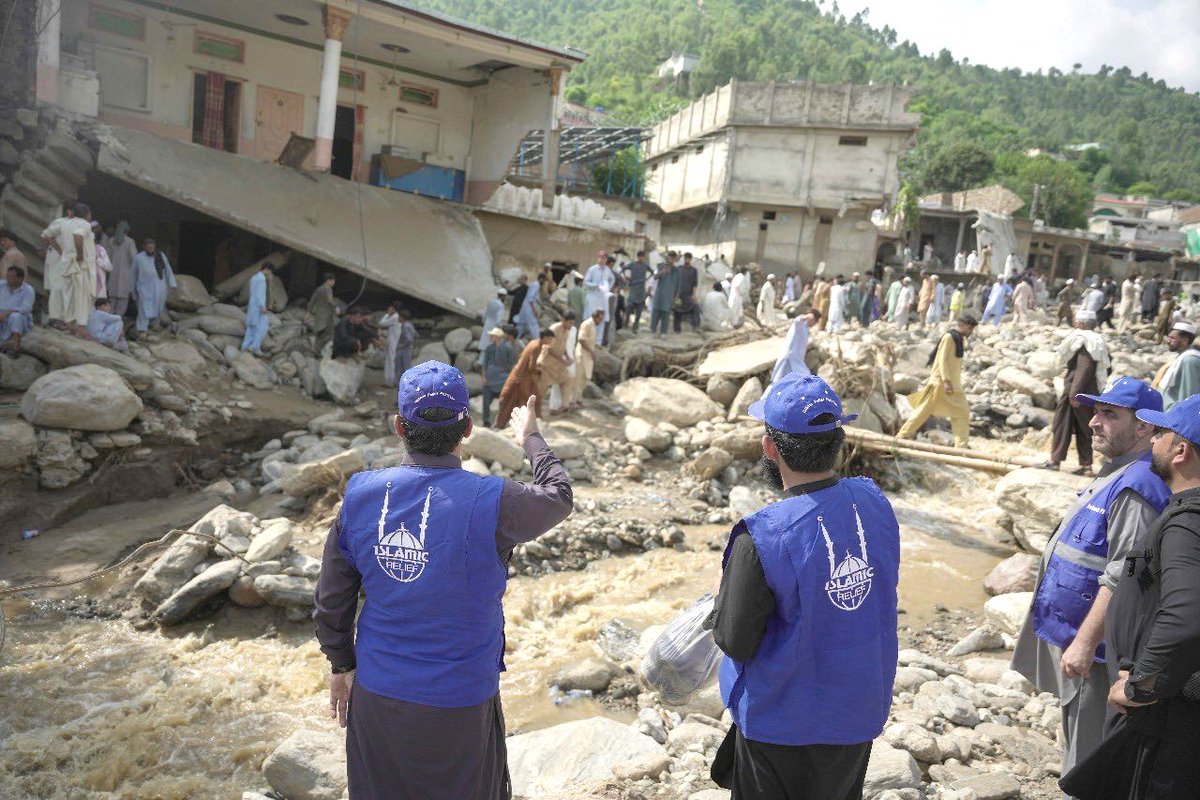 🚨 Pakistan floods

Our emergency response team is on the ground right now providing food + water as monsoon floods have killed over 600 people. Homes, crops + infrastructure are destroyed. 

We're planning to provide aid to over 15,000 affected families islamic-relief.org/where-most-nee…