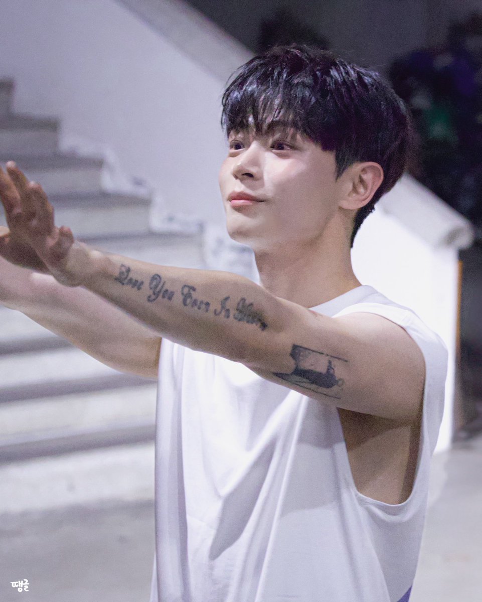 wit_hYc's tweet photo. 250816 세븐락프라임 #신예찬 

청초한 가나디🤍 https://t.co/gD8HtRnIB0
