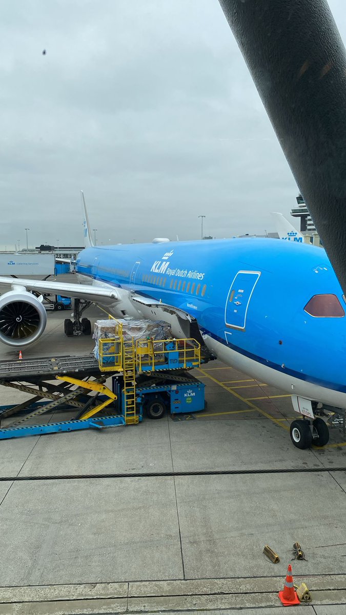 Sjideur's tweet photo. Helaas moet ik de wedstrijd #fctpsv vandaag missen. Een trip naar de andere kant van de wereld krijgt dan toch voorrang. Gelukkig is er vervanging geregeld….😉 https://t.co/YdWTDLHt92